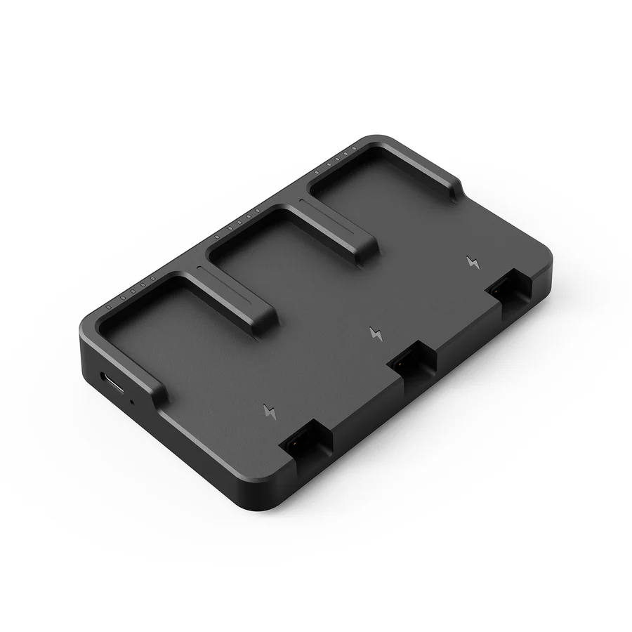 Aquila20 Three-Way Charging Hub - Image 1